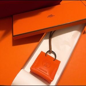 Hermès orange logo bag charm limited